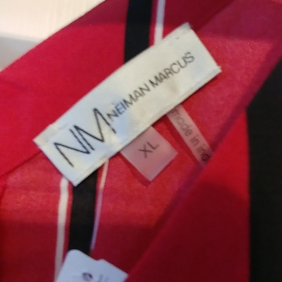 Ladies top - Picture 2 of 3